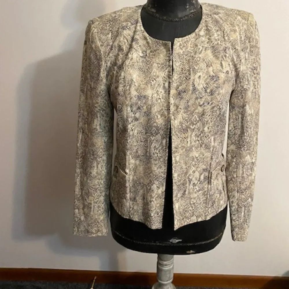 Molly & Maxx snakeskin print jacket, w/front pockets, size Small